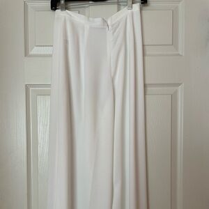 Off White colored woman’s flowy dressy pant.Smoke free home.No pets.